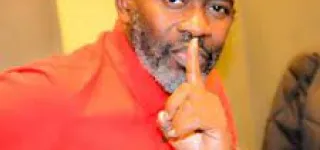 deces-de-jean-roger-adom-le-zouglou-et-les-artistes-ivoiriens-pleurent-un-visionnaire