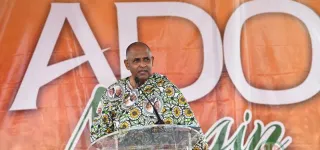 an-1-a-la-primature-patrick-achi-rend-hommage-a-ouattara