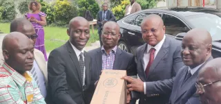 jeune-chretien-et-musulman-amadou-soumahoro-fait-don-de-4-tonnes-de-vivres-aux-journalistes