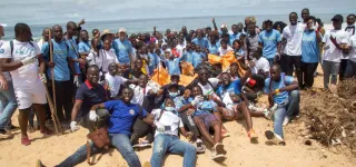 cote-divoire-salubrite-400-commando-a-lassaut-des-dechets-des-plages-de-grand-bassam