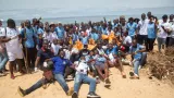 cote divoire salubrite 400 commando a lassaut des dechets des plages de grand bassam