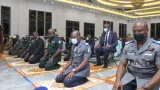 jeune musulman tene birahima ouattara et les gendarmes prient pour la paix