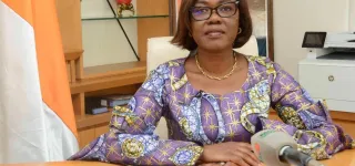 groupe-consultatif-pour-le-financement-du-plan-national-de-developpement-2021-2025-la-ministre-niale-kaba-face-a-la-presse-le-08-juin-2022