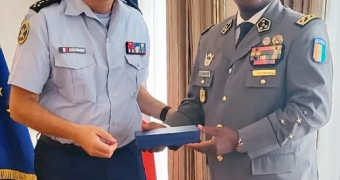 cooperation-militaire-le-commandant-superieur-de-la-gendarmerie-en-france-pour-sinspirer-du-modele-de-la-gendarmerie-francaise