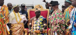 intronisation-anono-nanan-djorogo-recoit-ses-attributs-de-chef