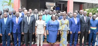 nouvelle-treve-sociale-le-gouvernement-et-les-syndicats-au-laboratoire-pour-une-ligne-de-conduite