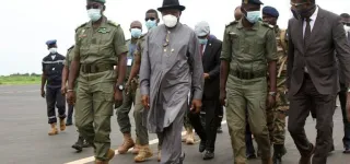 mali-ce-que-le-chef-de-la-junte-a-confie-au-mediateur-de-la-cedeao-goodluck-jonathan-sur-les-raisons-de-sa-colere