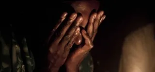 sa-copine-se-marie-le-chauffeur-de-taxi-lenleve-la-sequestre-et-la-viole-toute-une-nuit