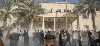 crise-politique-en-irak-les-partisans-de-moqtada-al-sadr-commencent-a-quitter-la-zone-verte-de-bagdad-apres-lappel-du-leader-chiite