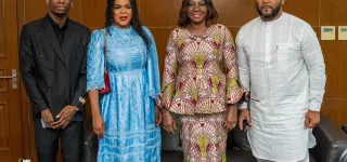 production-musicale-kandia-camara-communie-avec-les-enfants-de-the-voice-kids