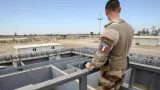 mali la junte militaire arrete et libere des soldats francais