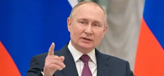 guerre-en-ukraine-la-russie-recrute-de-nouveaux-militaires-et-menace