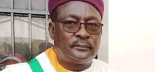 un-ministre-nigerien-sen-prend-a-la-junte-malienne