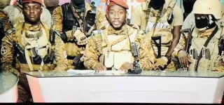 burkina-faso-le-capitaine-traore-chasse-le-colonel-damiba-a-la-tete-de-la-junte