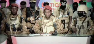 burkina-faso-en-difficulte-les-mutins-tentent-de-rallier-a-leur-cause-les-populations