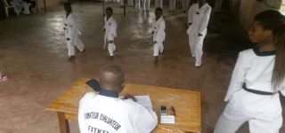 taekwondo-ligue-de-yopougon-plusieurs-athletes-valident-la-passation-de-grades