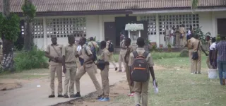 rentree-scolaire-2022-2023-les-mesures-barrieres-ne-sont-pas-respectees-dans-les-ecoles