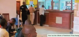 enquete-express-prelevements-abusifs-problemes-aux-guichets-lourdeurs-la-grosse-colere-des-clients-des-banques