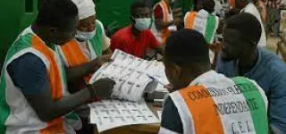 revision-de-la-liste-electorale-quelques-soucis-avec-les-tablettes-a-abobo