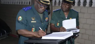 hommage-au-medecin-general-akissi-kouame-le-cemag-lassina-doumbia-salue-le-courage-et-la-determination-au-service-de-larmee