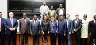 mise-en-oeuvre-de-lecole-de-la-deuxieme-chance-e2c-en-cote-divoire-edith-cresson-promotrice-de-le2c-de-france-se-felicite-du-dispositif-national