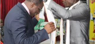 le-ministre-des-sports-de-cote-divoire-monsieur-paulin-claude-danho-a-recu-son-diplome-dhonneur-pour-son-soutien-a-la-conference-des-journalistes-sportifs-des-radios-privees-de-cote-divoire