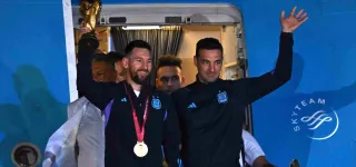 coupe-du-monde-2022-les-champions-du-monde-argentins-accueillis-par-une-foule-immense