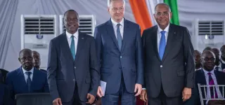 relations-franco-ivoiriennes-bruno-lemaire-et-patrick-achi-lancent-la-3e-phase-de-lextension-de-laeroport-felix-houphouet-boigny-et-signent-des-engagements-financiers-du-metro-dabidjan
