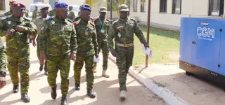 casques-blancs-ivoiriens-en-guinee-bissau-le-general-doumbia-au-contact-de-ses-hommes-deployes-a-bissau