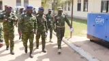casques blancs ivoiriens en guinee bissau le general doumbia au contact de ses hommes deployes a bissau
