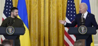 guerre-en-ukraine-joe-biden-reticent-a-fournir-certaines-armes-de-pointe-a-zelensky