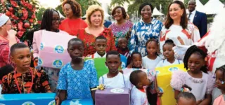 arbre-de-noel-la-premiere-dame-gate-3000-enfants