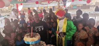 orphelinat-de-bingerville-frederic-konan-offre-un-repas-de-noel-a-250-enfants