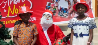 fete-de-noel-dans-le-haut-sassandra-mamadou-toure-donne-le-sourire-a-2500-enfants