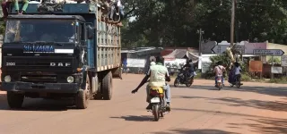 burkina-faso-sequestrees-par-des-terroristes-les-populations-dune-localite-reclament-des-armes-pour-se-defendre