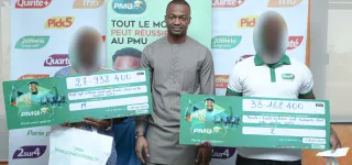 lonaci-remise-de-cheque-deux-parieurs-de-pmu-empochent-61-100-800-cfa