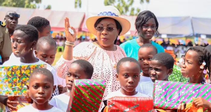 guitry-celebration-de-lexcellence-lhonorable-sylvie-patricia-yao-honore-plus-de-1000-enfants