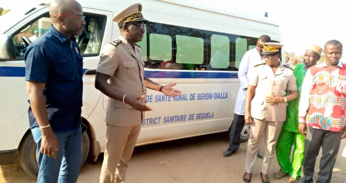 sante-une-ambulance-de-47-millions-de-fcfa-offert-au-centre-de-sante-rural-de-bereni-dialla