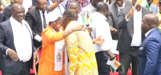 hommage-aux-49-soldats-le-gouvernement-la-classe-politique-et-la-societe-civile-celebrent-ouattara