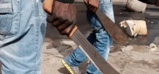 kouassibakro-duekoue-trois-amis-decoupent-un-jeune-homme-a-la-machette