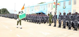 securite-3271-recrues-de-la-police-nationale-presentees-au-drapeau