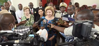 cooperation-cote-divoire-vatican-la-premiere-dame-et-mariella-enoc-simpregnent-des-realites-de-lhopital-moscati-de-yamoussoukro