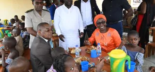 facobly-zouatta1-philippe-kouhon-dote-la-localite-dune-cantine-scolaire-equipee-par-dominique-ouattara