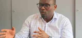 il-transforme-lattieke-et-le-placali-en-poudre-pour-lexport-le-parcours-inspirant-deric-serge-mbo