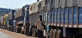 autoroute-adjame-yopougon-halte-aux-poids-lourds-qui-prennent-la-route-en-otage