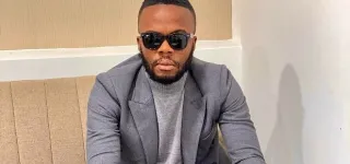 papa-ado-prend-a-partie-kerozen