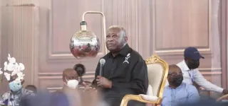 theoricien-au-pouvoir-hier-demagogue-dans-lopposition-aujourdhui-gbagbo-vend-encore-du-vent-aux-jeunes