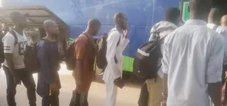 guerre-au-soudan-les-premiers-migrants-ivoiriens-en-route-pour-abidjan