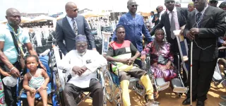 situation-des-handicapes-le-ministre-kamara-offre-des-milliers-de-materiels-aux-handicapes-de-cote-divoire
