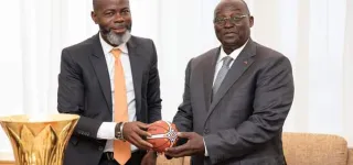 le-vice-president-de-la-republique-de-cote-divoire-a-recu-le-trophee-de-la-coupe-du-monde